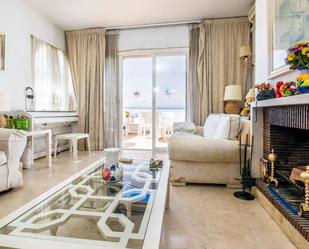 Sala d'estar de Apartament en venda en Estepona amb Aire condicionat, Calefacció i Jardí privat