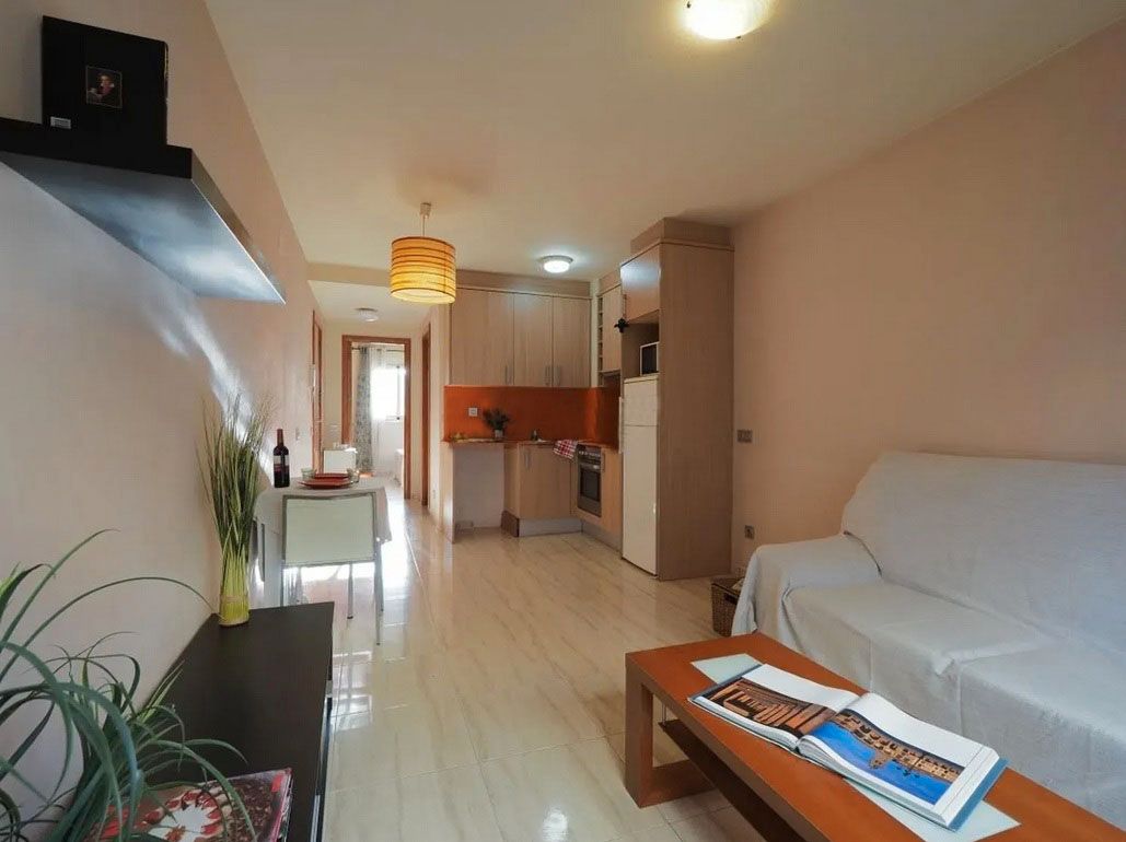 Vista exterior de Piso en venta en Reus con Terraza, Amueblado y Horno