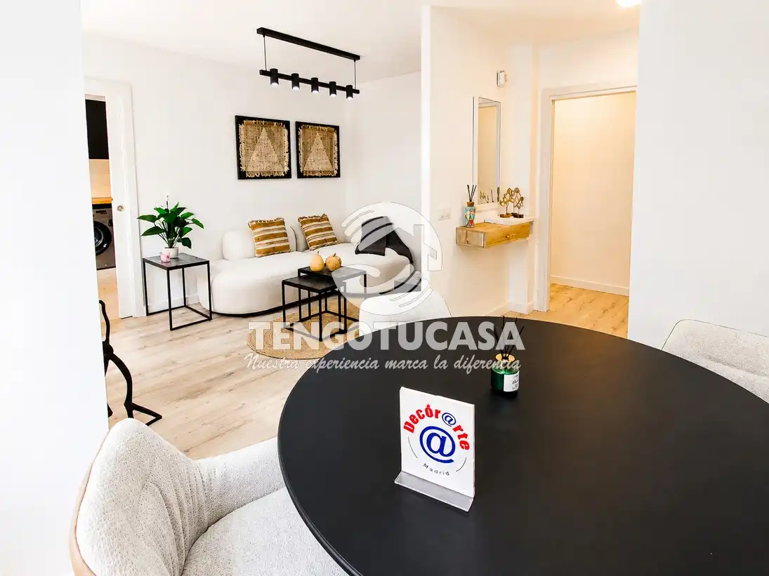 Sala d'estar de Pis en venda en Madrid amb Aire condicionat, Moblat i Forn