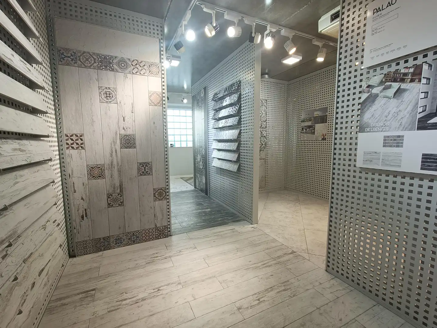 Badezimmer von Fabrikhallen zum Verkauf in L'Alcora