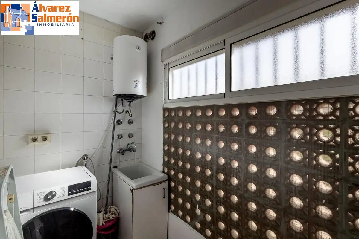Cocina de Piso en venta en Granada con Balcón