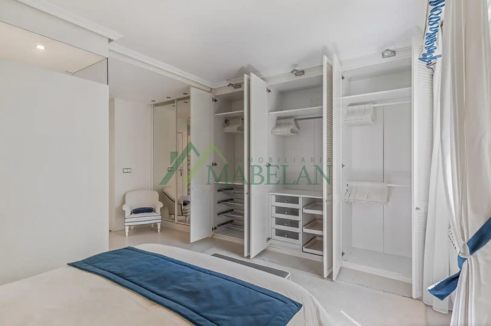 Bedroom of Flat for rent in Las Rozas de Madrid  with Heating, Furnished and Community pool