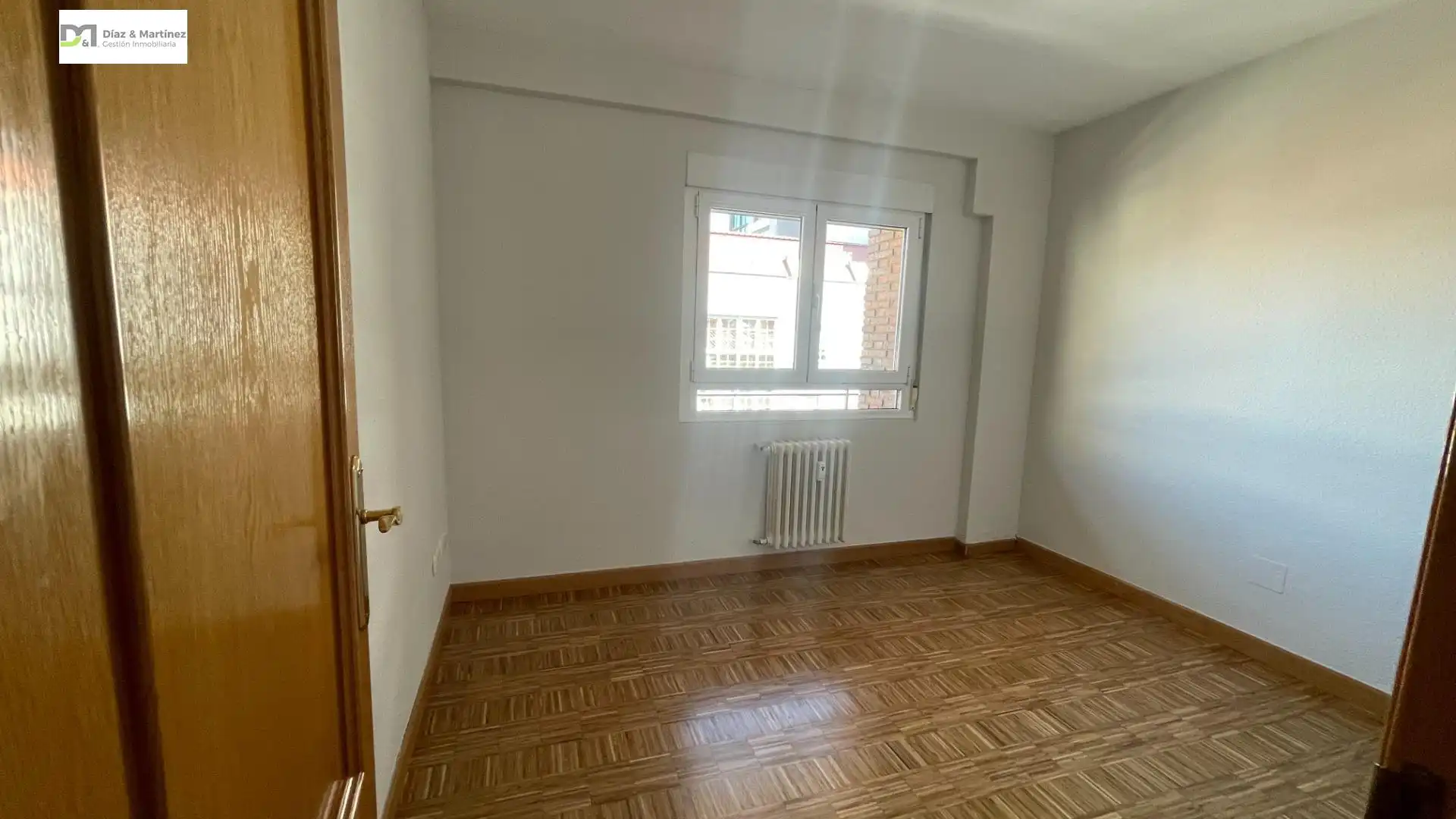 Habitación de Piso en venta en León Capital  con Calefacción, Parquet y Terraza