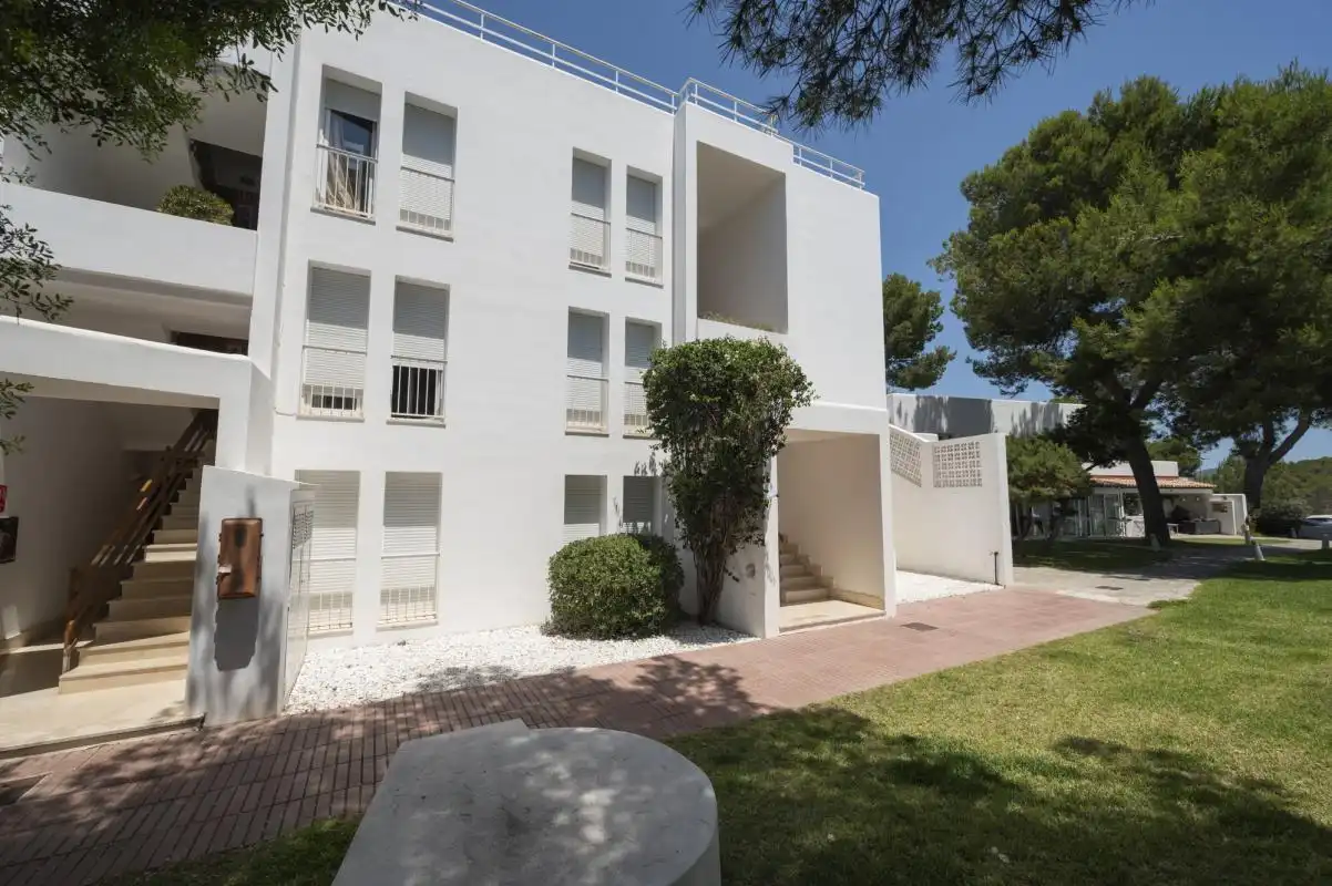 Vista exterior de Pis en venda en Sant Josep de sa Talaia amb Aire condicionat, Calefacció i Jardí privat