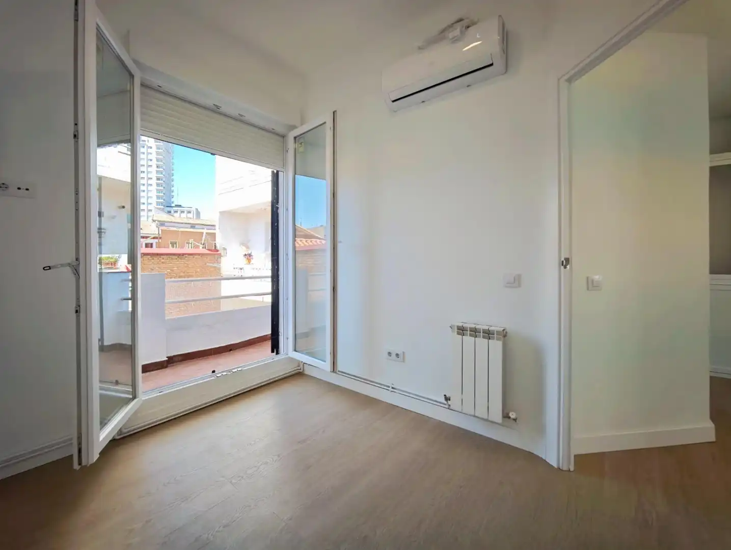 Schlafzimmer von Wohnung zur Miete in Madrid mit Klimaanlage, Heizung und Terrasse