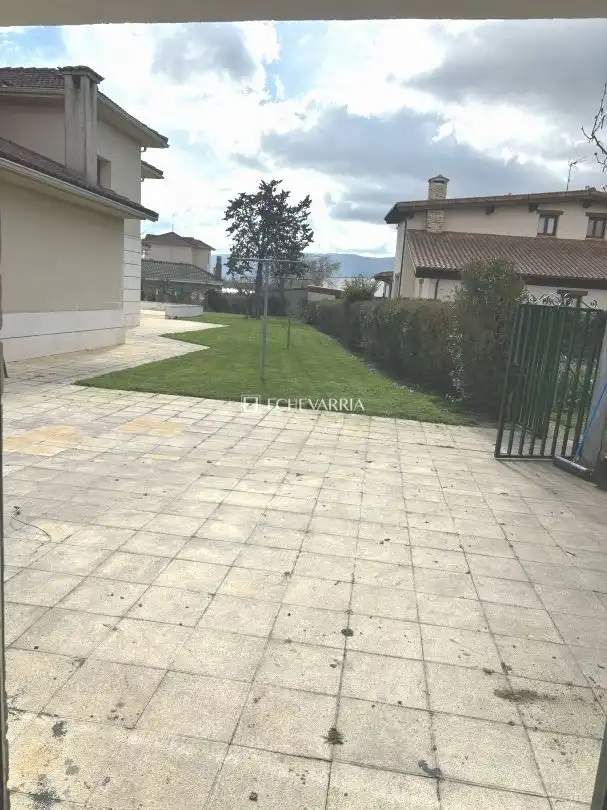 Chalet con jardín en venta en Medina de Pomar, imagen 4