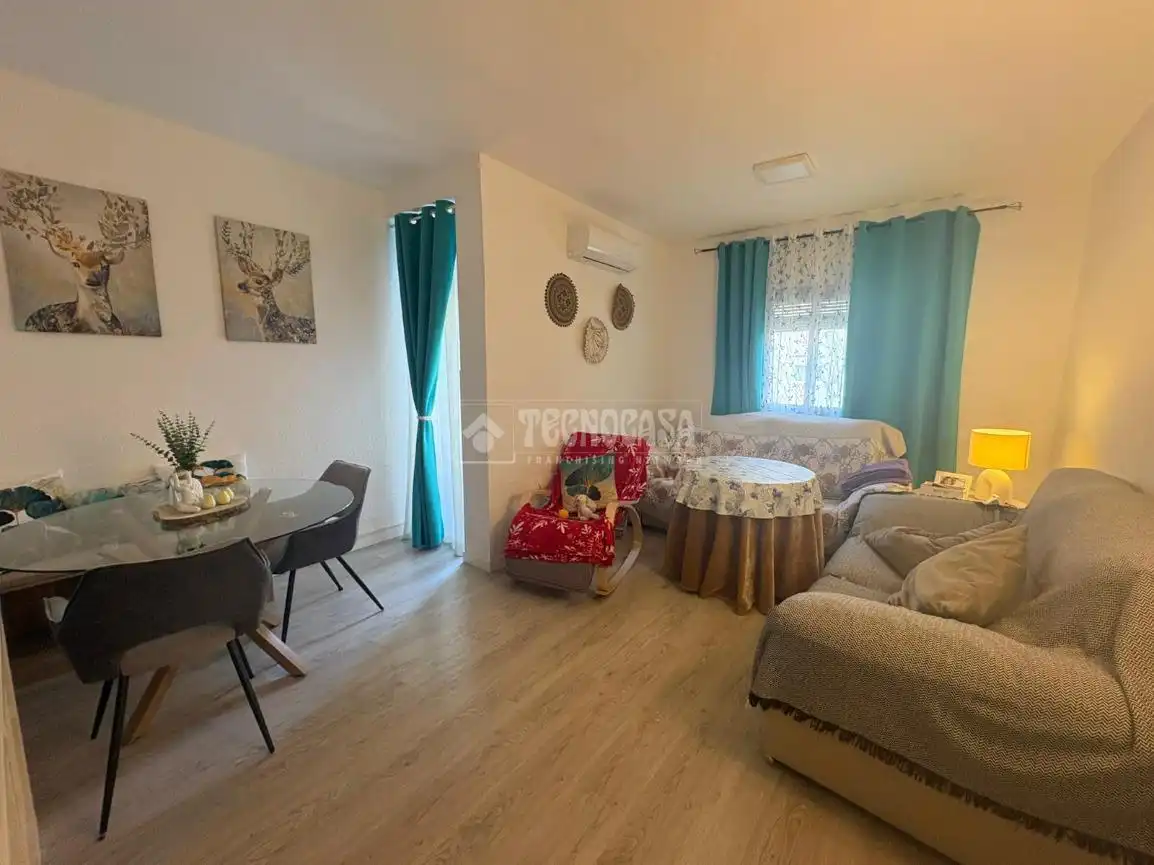 Sala d'estar de Pis en venda en Jaén amb Balcó