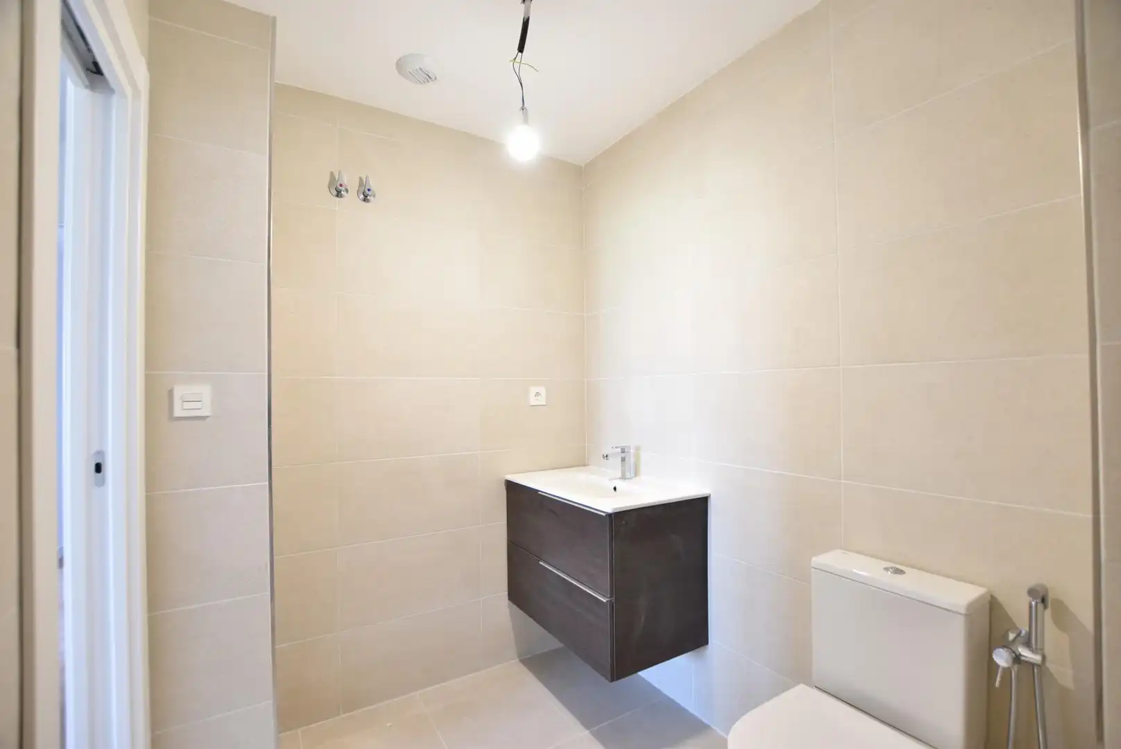 Baño de Piso de alquiler en Granada con Calefacción, Terraza y Piscina comunitaria