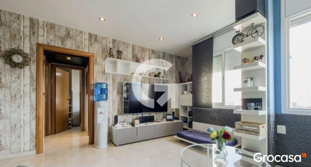 Living room of Flat for sale in L'Hospitalet de Llobregat  with Air Conditioner, Heating and Furnished