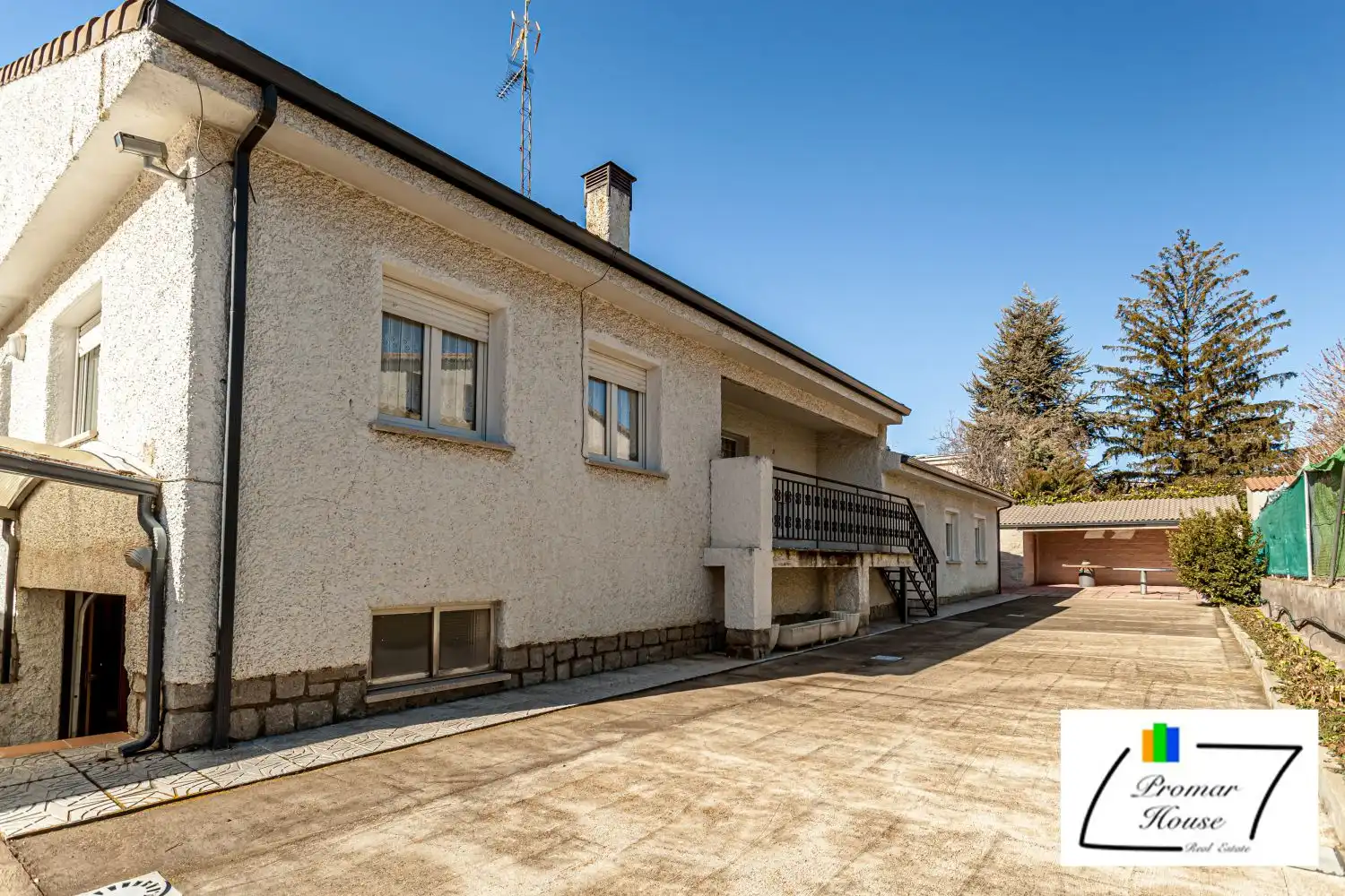 Vista exterior de Casa o chalet en venta en Ávila con Calefacción, Jardín privado y Terraza