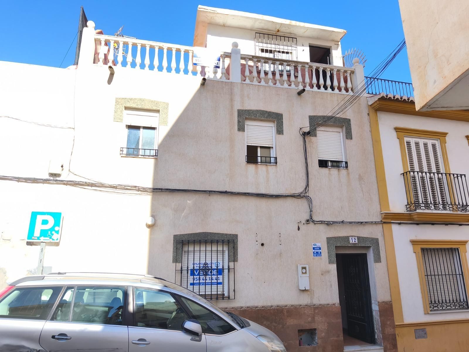 Vista exterior de Casa adosada en venda en Motril amb Terrassa