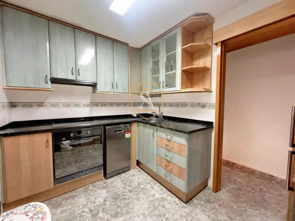 Cuina de Pis en venda en Badalona amb Aire condicionat