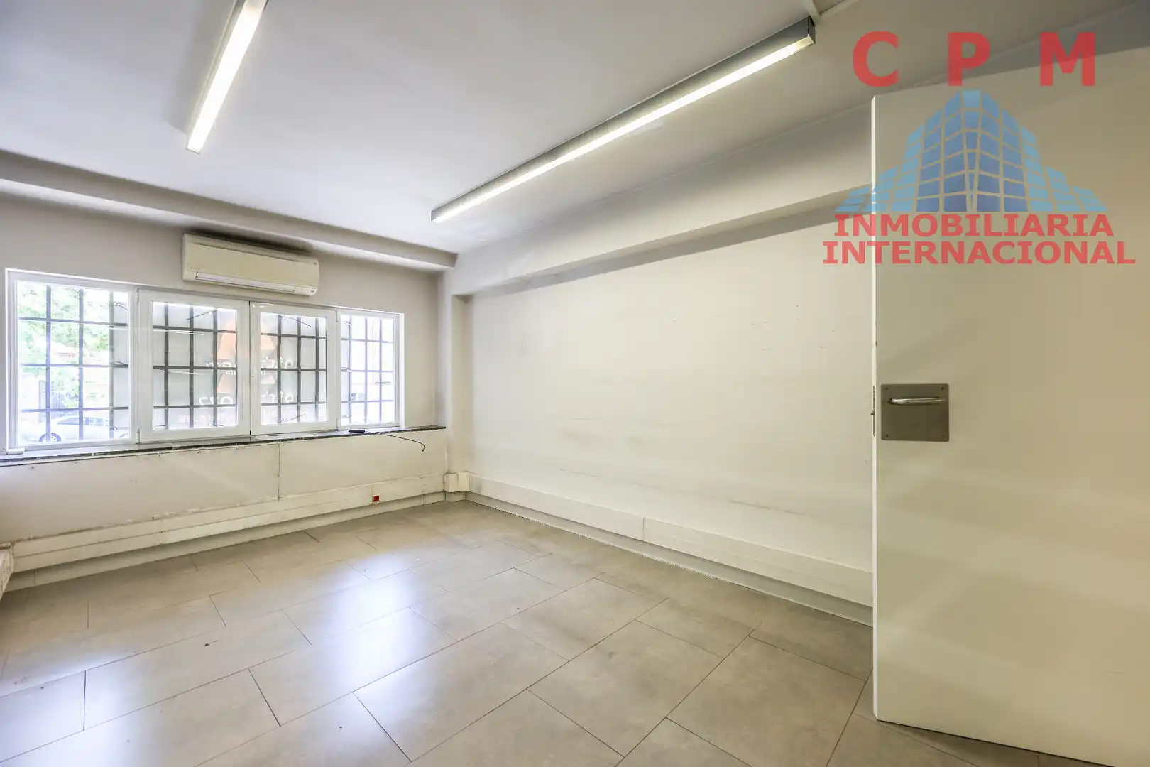 Local de lloguer en Madrid amb Aire condicionat, Calefacció i Internet