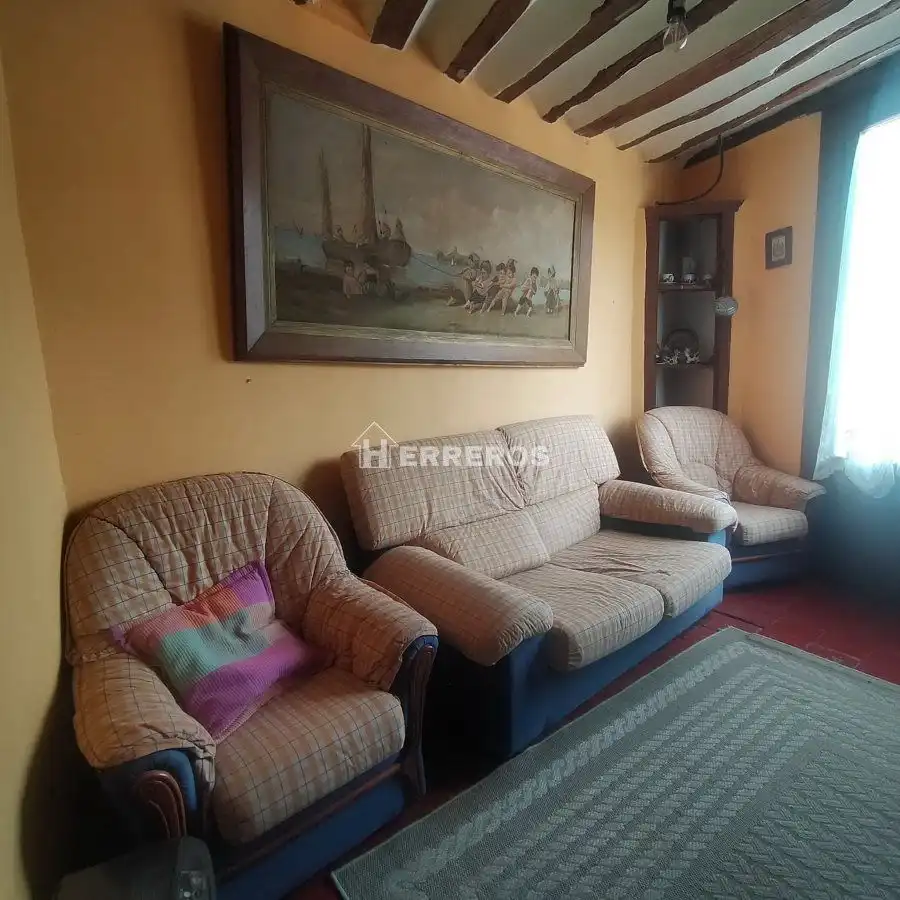 Sala d'estar de Casa o xalet en venda en Cabezón de Cameros amb Calefacció, Traster i Moblat
