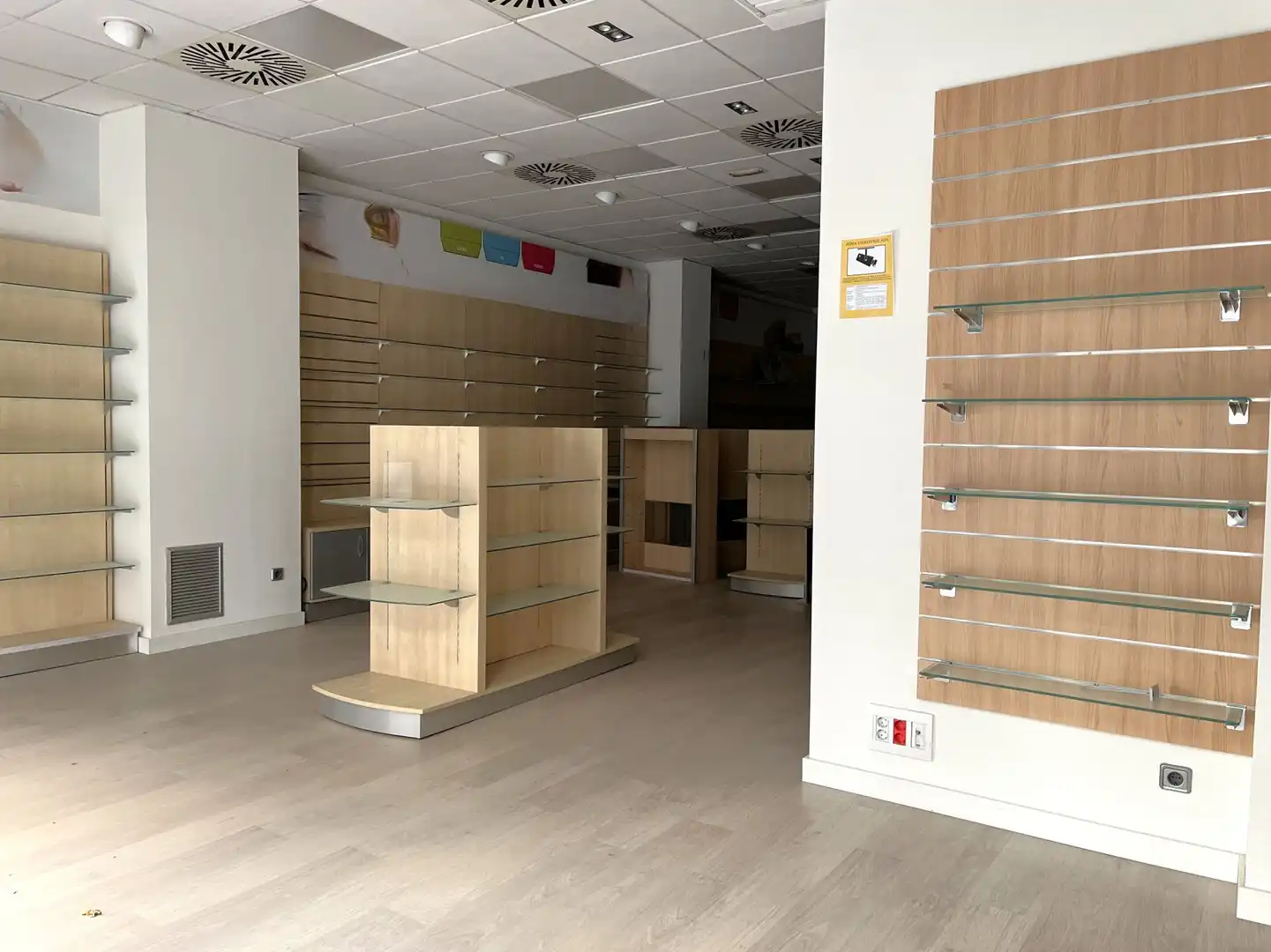 Locale commerciale in vendita a Sant Josep - Zona Hospital, imagen 3