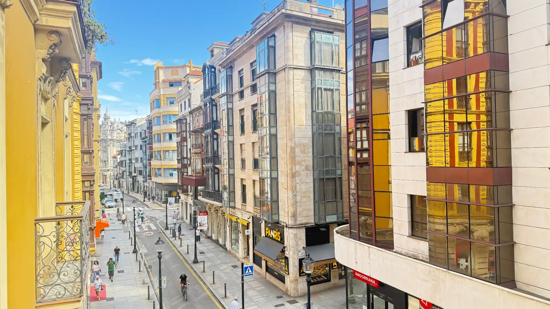 Vista exterior de Pis de lloguer en Gijón  amb Calefacció, Parquet i Moblat