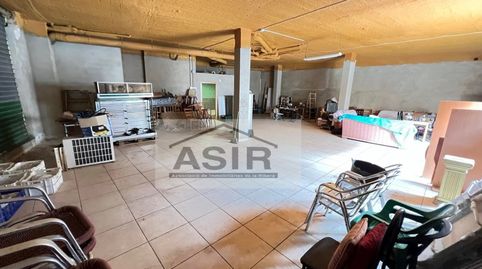 Local chaflán que da a dos calles y preparado para entrar ya en pleno centro del pueblo y con una superficie construida de 160 m2.