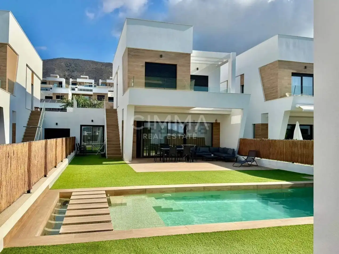Vista exterior de Casa o chalet de alquiler en Finestrat con Calefacción, Terraza y Piscina