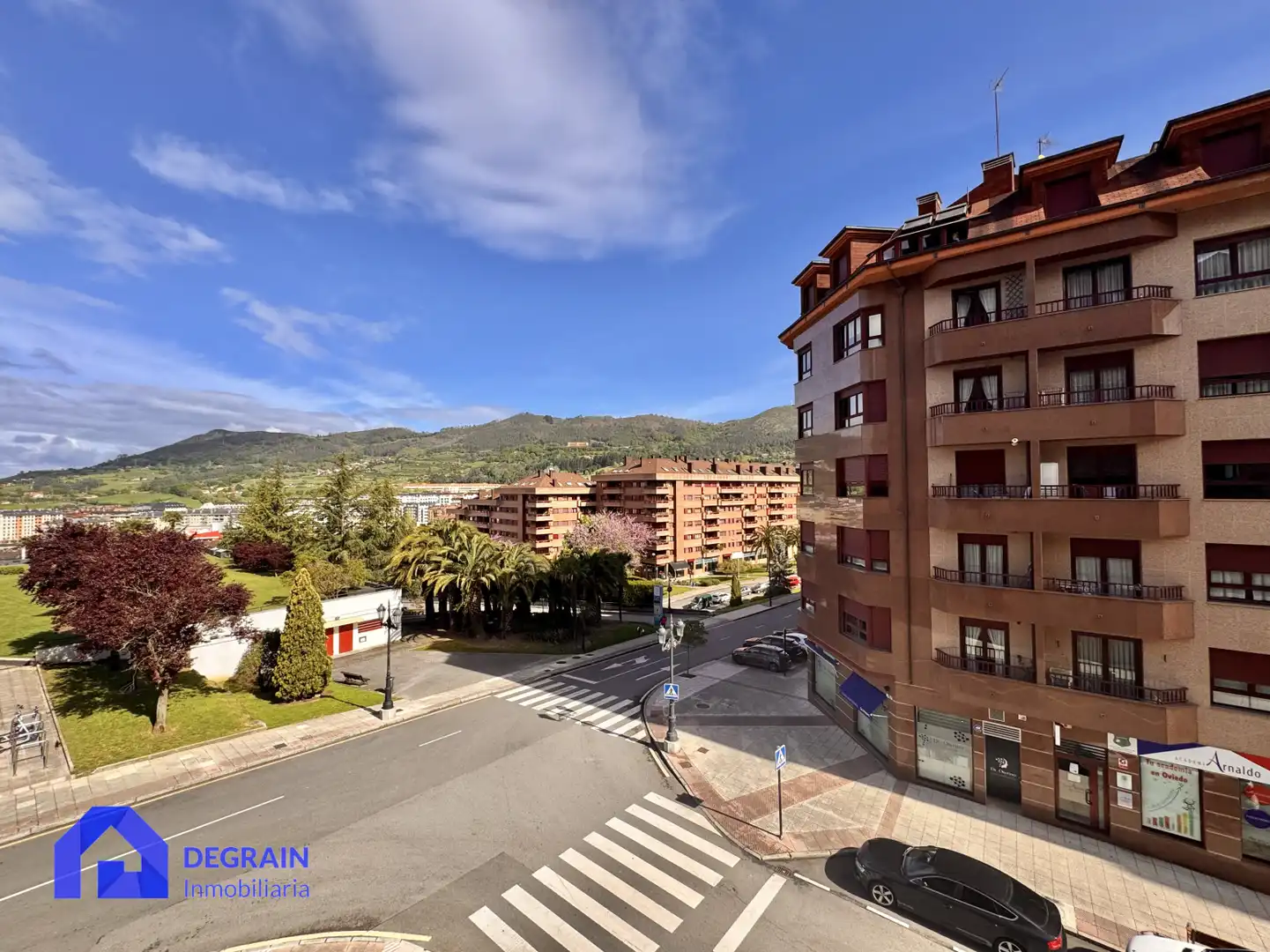 Außenansicht von Wohnung zum Verkauf in Oviedo  mit Heizung, Abstellraum und Balkon