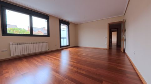Bienvenidos a la oportunidad de adquirir el hogar de sus sueños en la vibrante ciudad de Logroño! Presentamos un excepcional piso