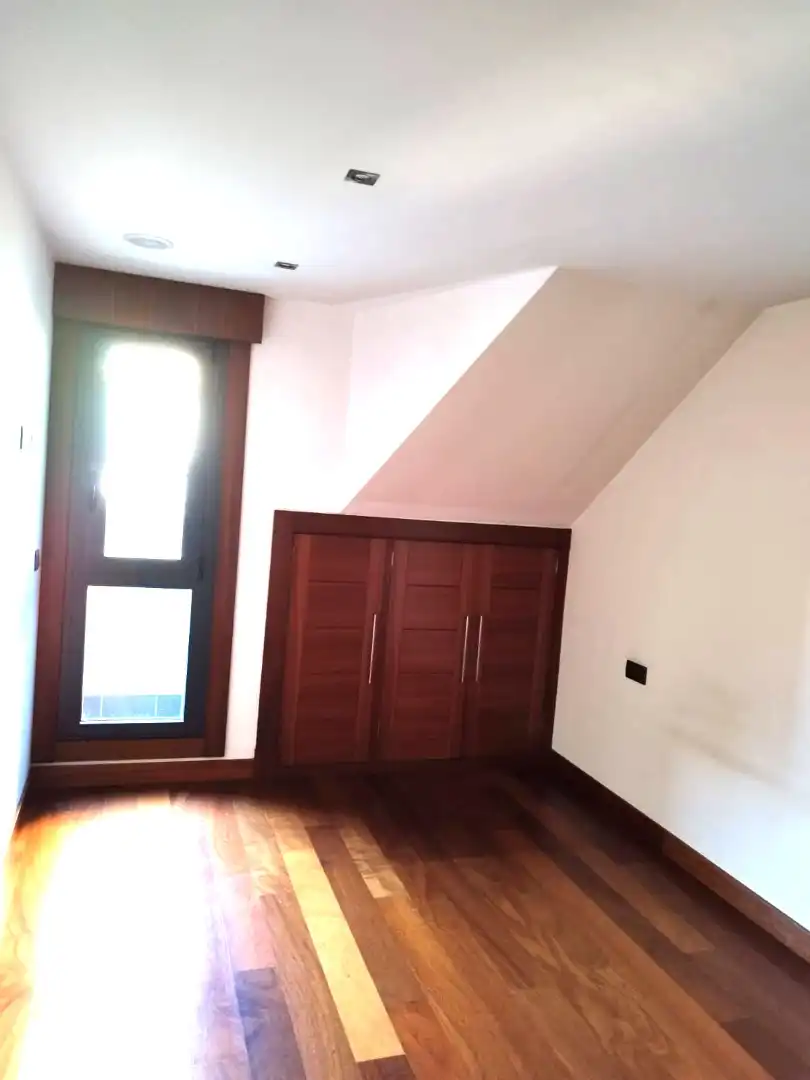 Flat for rent in Vigo   with Parquet flooring