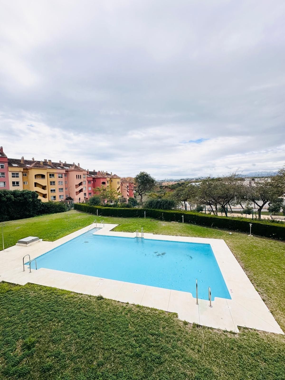 Swimming pool of Flat for sale in Fuengirola  with Air Conditioner, Heating and Private garden