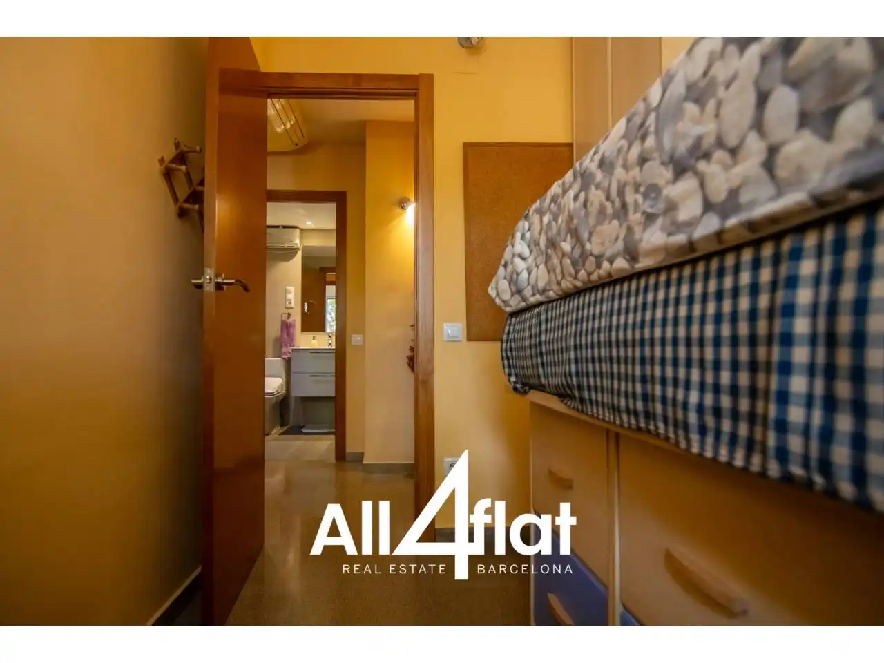 Bedroom of Duplexes for rent in Barcelona  with Air Conditioner, Heating and Terrace