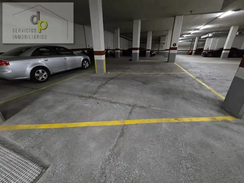 Parkplatz von Wohnung zur Miete in Elche / Elx mit Ofen, Waschmaschine und Balkon
