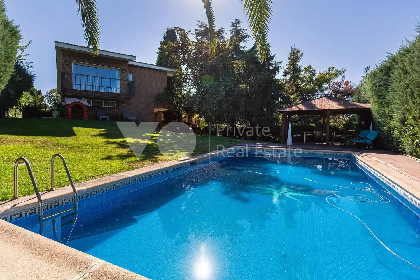 Piscina de Casa o xalet en venda en Majadahonda amb Aire condicionat, Calefacció i Jardí privat