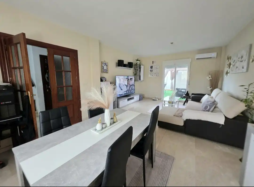 Terraced house with terrace for sale in Calle del Olivillo 25, imagen 3