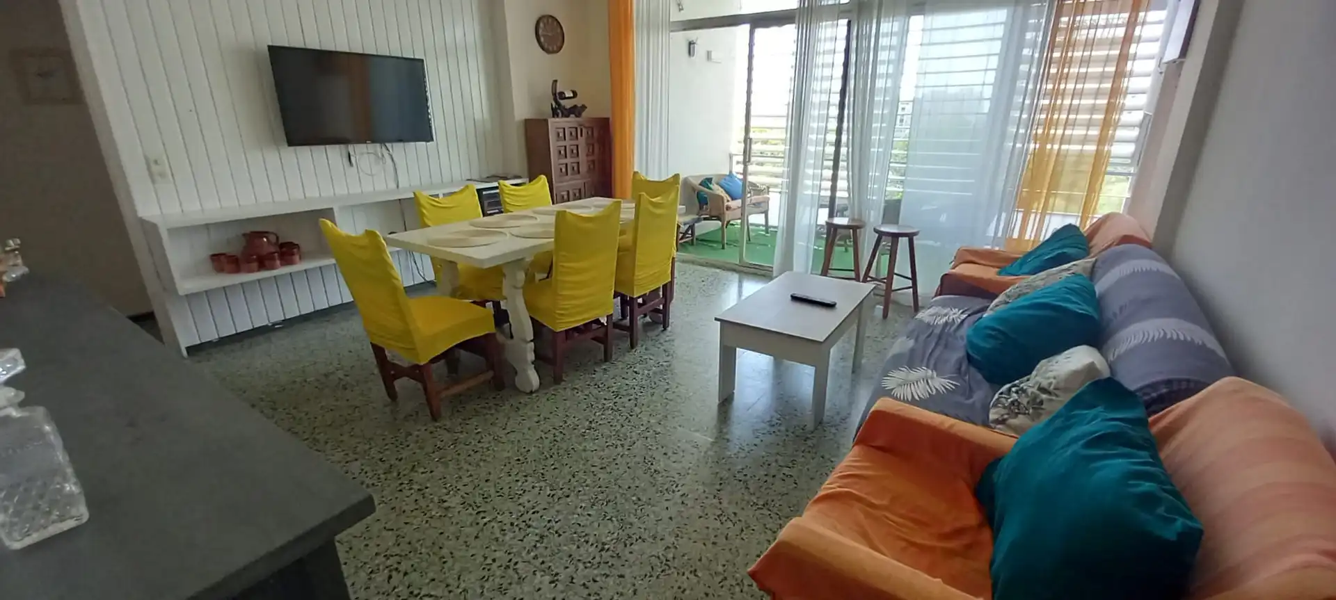 Sala d'estar de Apartament en venda en Roses amb Jardí privat