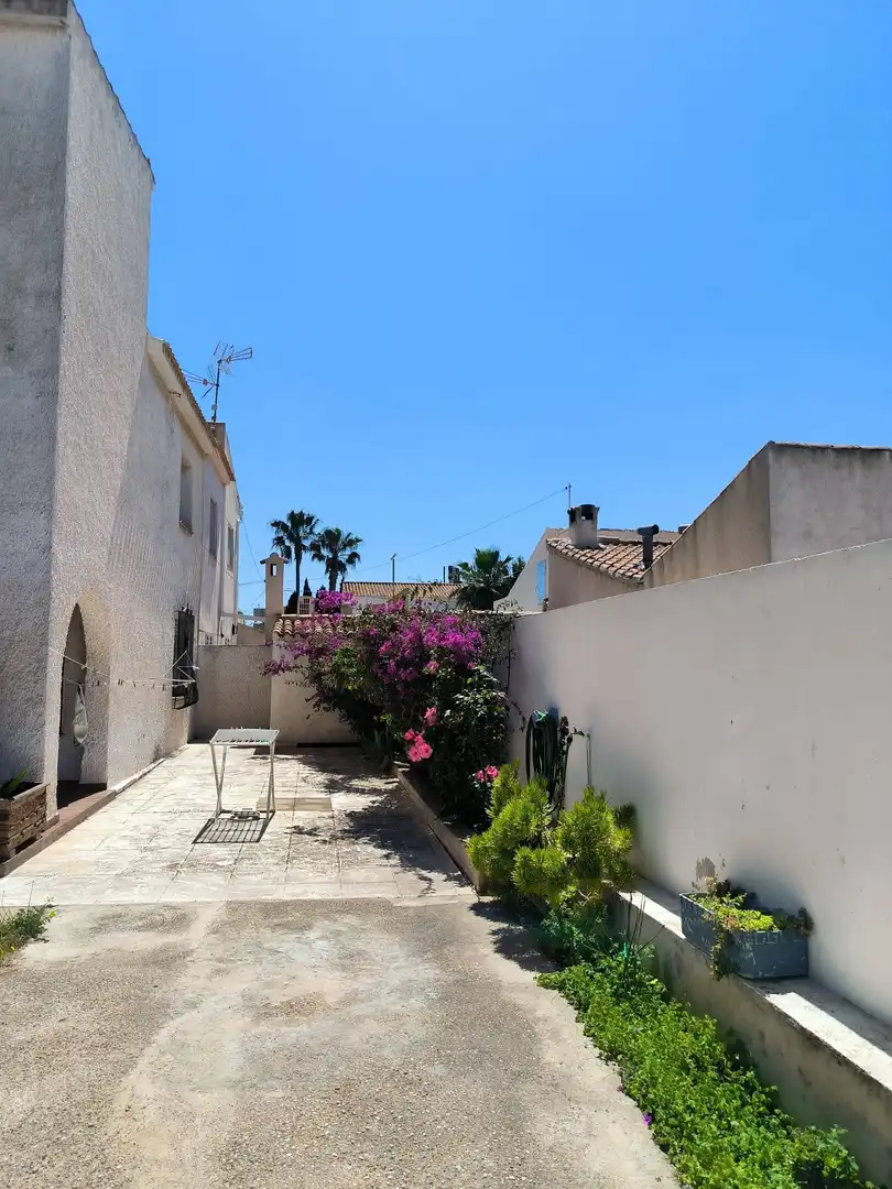 Vista exterior de Casa adosada en venta en Orihuela con Aire acondicionado, Calefacción y Jardín privado