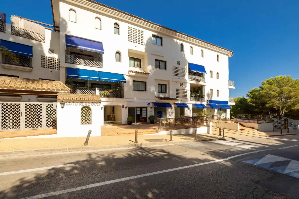 Vista exterior de Piso en venta en Marbella con Aire acondicionado, Calefacción y Jardín privado
