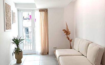 Living room of Flat for sale in  Barcelona Capital  with Parquet flooring, Furnished and Balcony