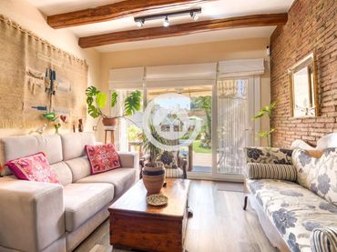 Casa a schiera con balcone in vendita a Carrer Hortal d'en Pou