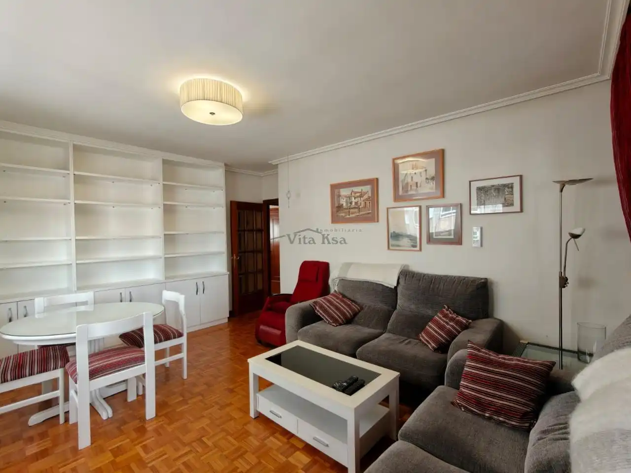 Living room of Flat for rent in Ourense Capital   with Heating, Parquet flooring and Furnished
