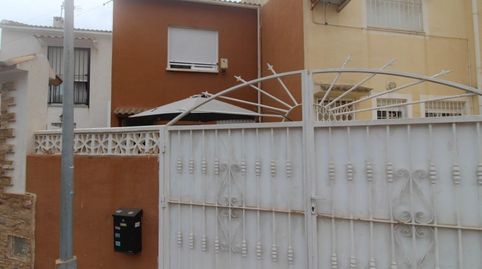 Foto 3 de Casa adosada en venda a Calle Calle Segura, Aguas Nuevas, Torrevieja