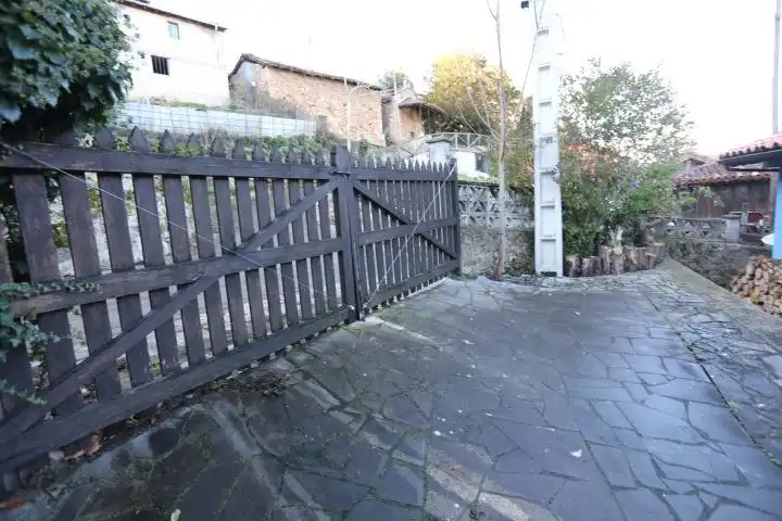 Jardí de Finca rústica en venda en Quirós amb Calefacció, Jardí privat i Terrassa