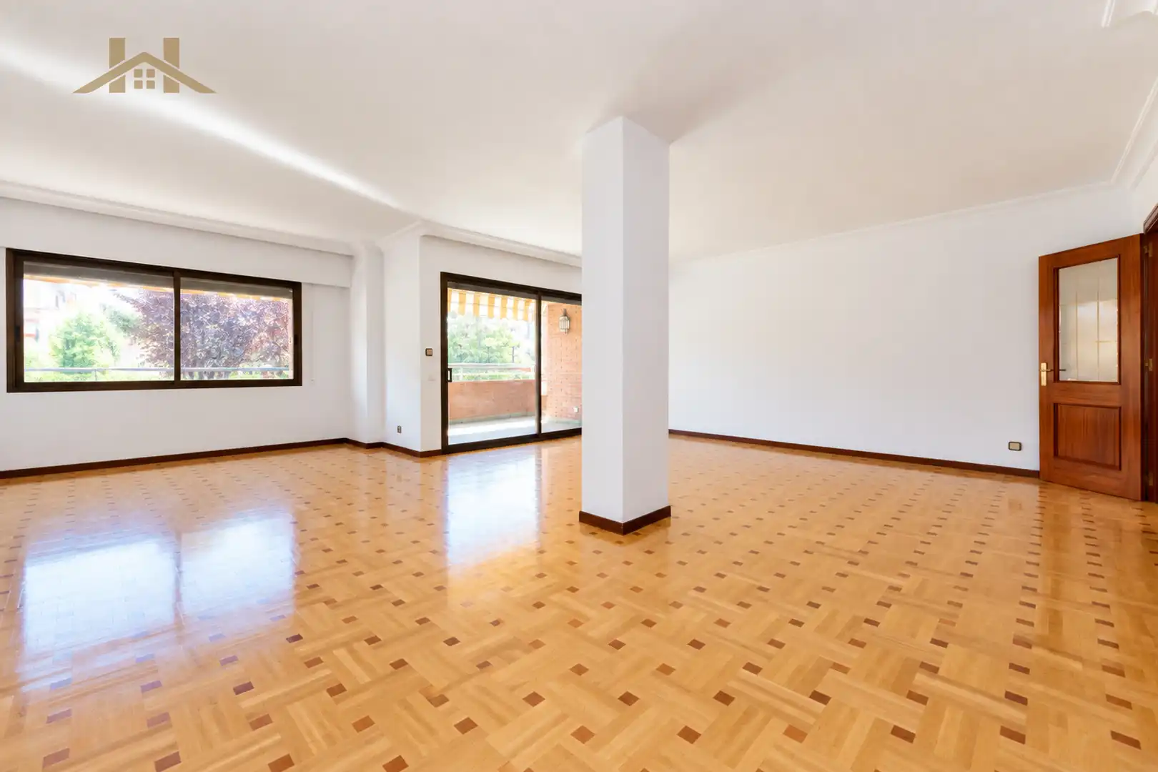 Sala de estar de Piso en venta en Pozuelo de Alarcón con Aire acondicionado, Calefacción y Terraza