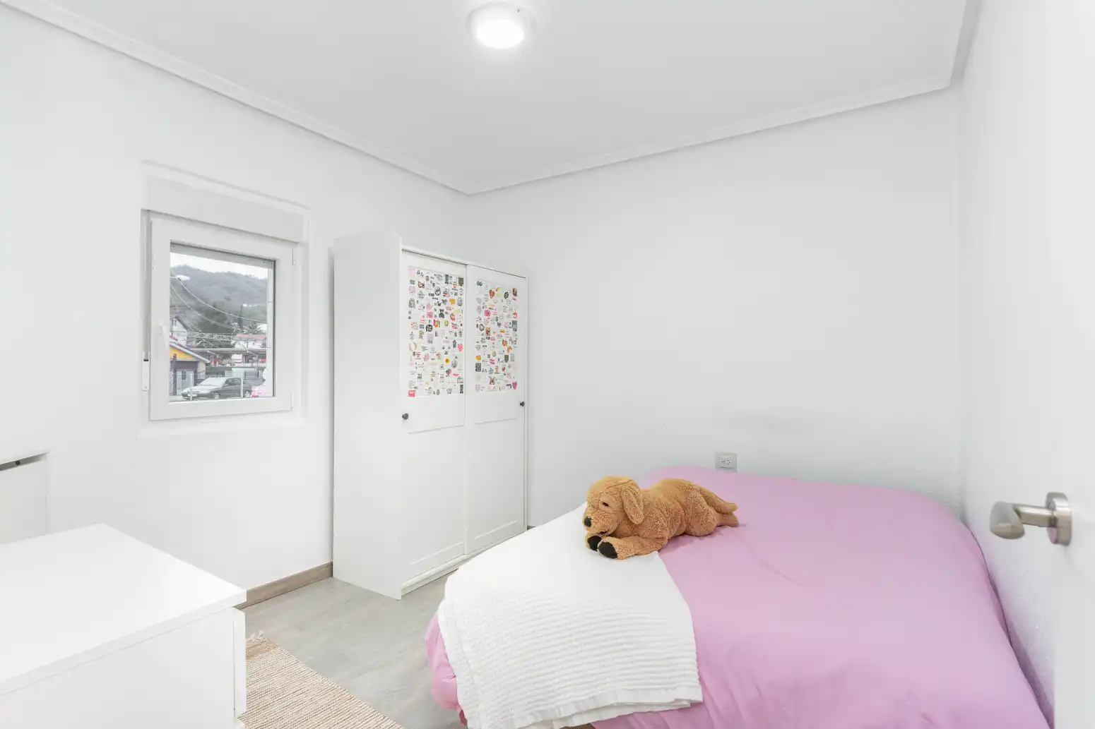 Schlafzimmer von Einfamilien-Reihenhaus zum Verkauf in Mieres (Asturias) mit Heizung, Terrasse und Abstellraum