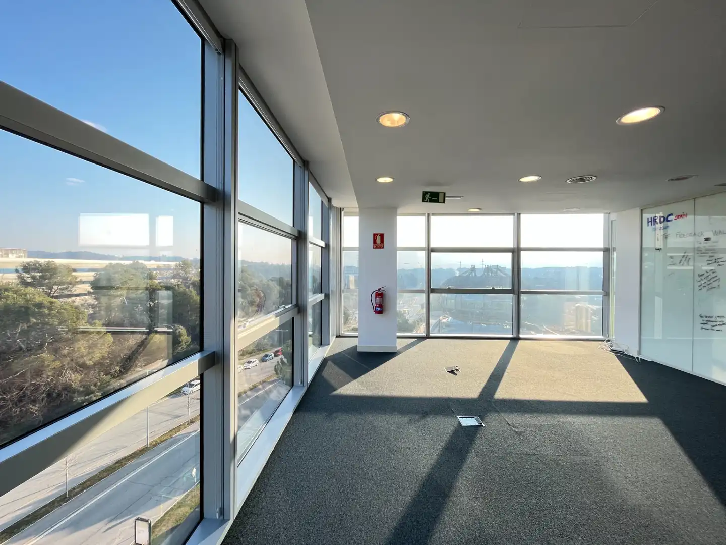 Büro zur Miete in Sant Cugat del Vallès mit Klimaanlage und Heizung