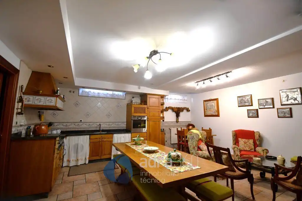 Casa adosada en venta en Lardero con Calefacción, Terraza y Trastero