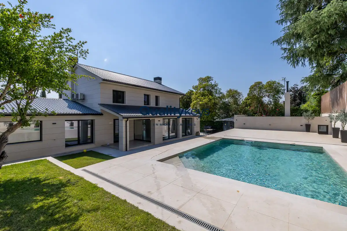 Piscina de Casa o xalet en venda en Pozuelo de Alarcón amb Aire condicionat, Calefacció i Jardí privat
