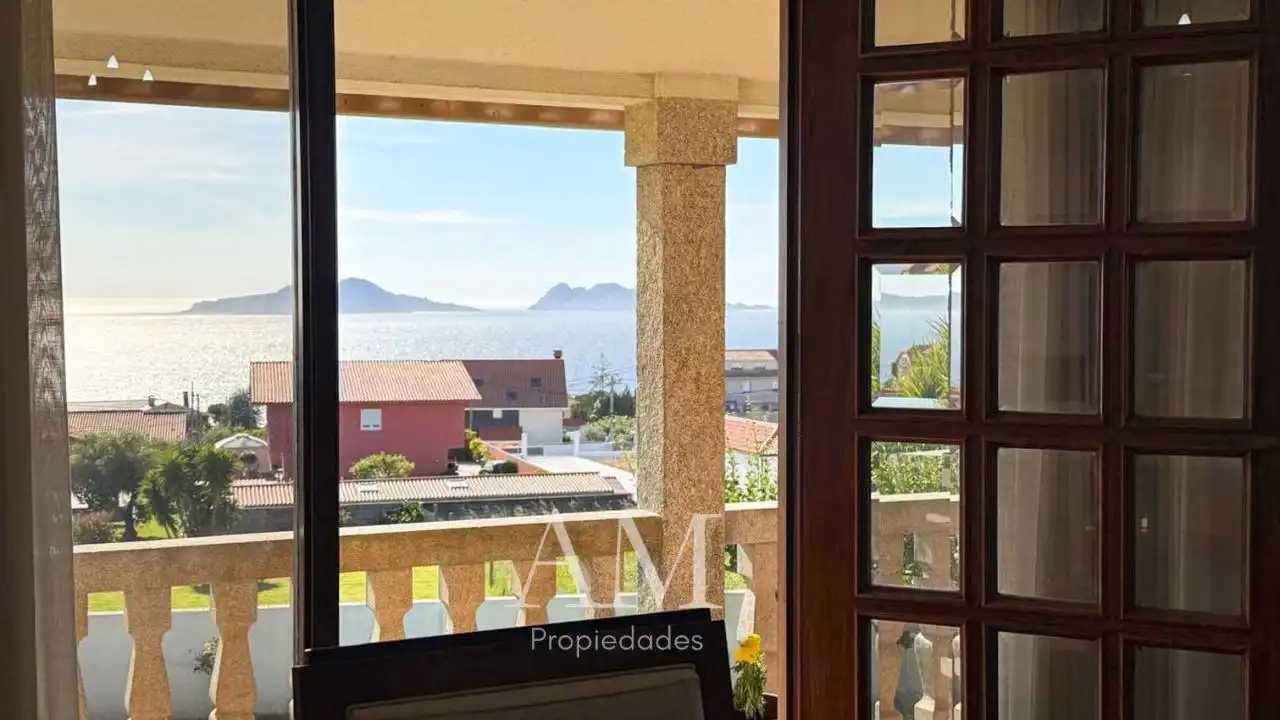 Terrassa de Casa o xalet en venda en Vigo  amb Calefacció, Jardí privat i Terrassa