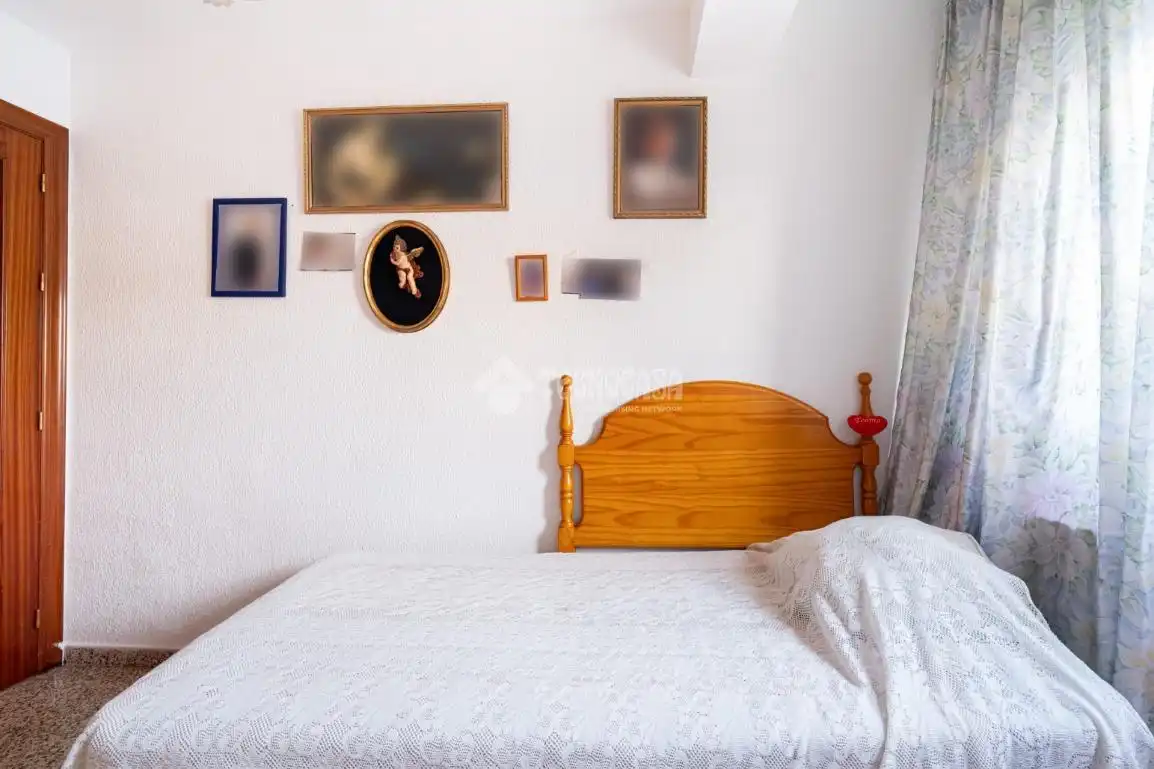 Bedroom of Flat for sale in Granada  with Air Conditioner, Heating and Terrace