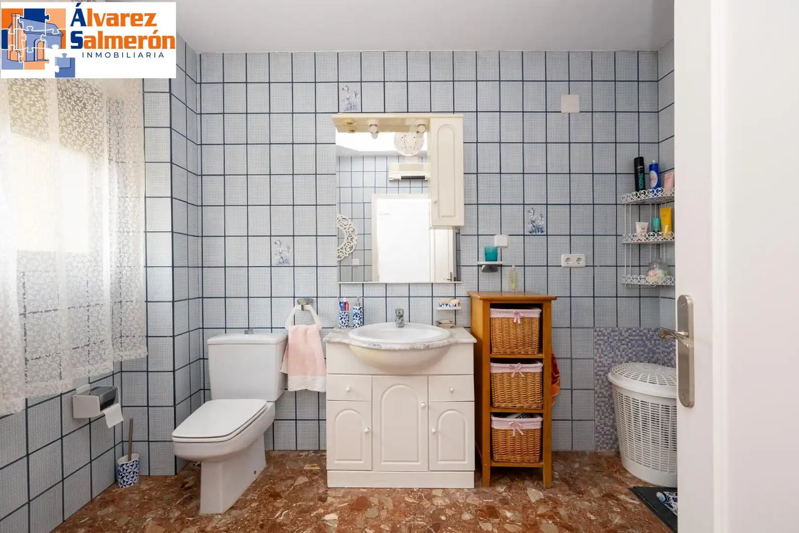 Bathroom of Houses for sale in Armilla  with Air Conditioner, Storage room and Balcony
