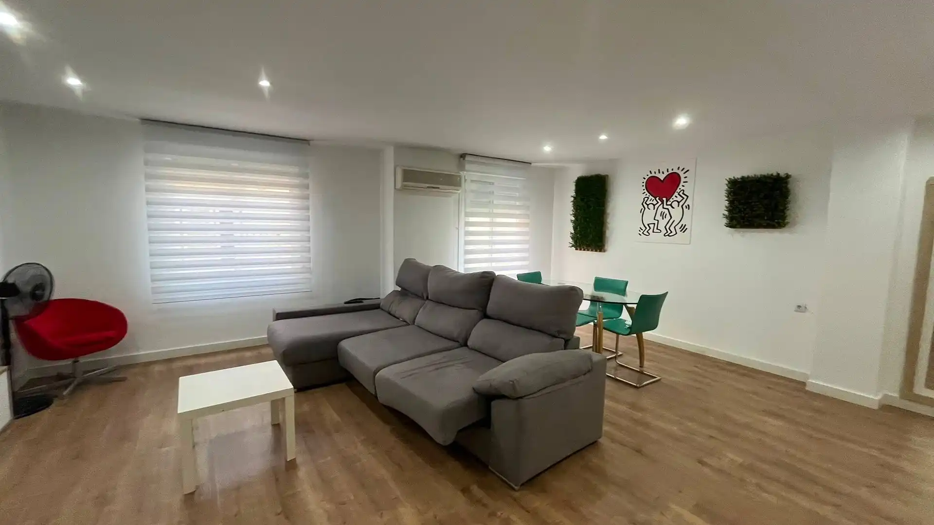 Room in Carrer Mare de Deu dels desamparats, Centro