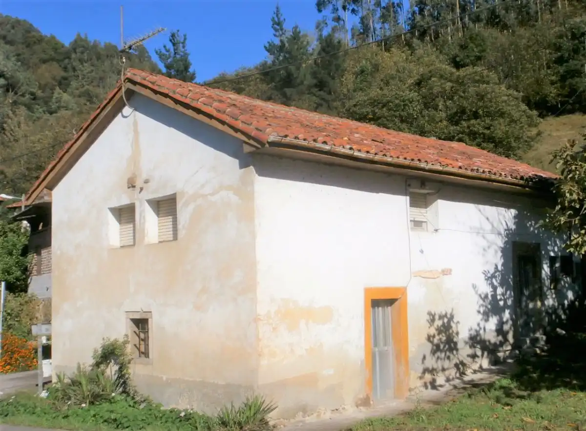 Vista exterior de Casa o xalet en venda en Salas amb Jardí privat i Terrassa