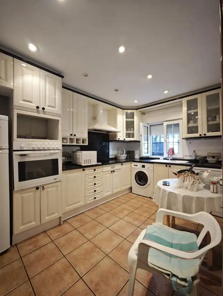 Cocina de Casa adosada en venta en El Álamo con Aire acondicionado, Calefacción y Jardín privado