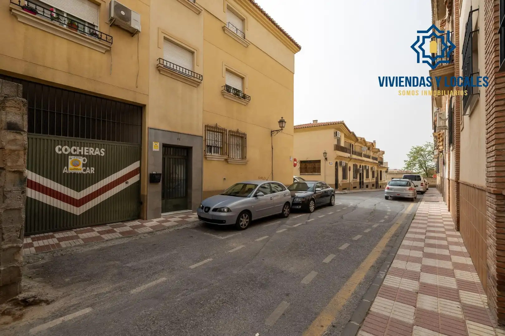 Vista exterior de Piso en venta en La Zubia con Calefacción y Balcón